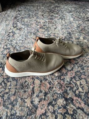 Men's Casual Knit Lace-Up Shoes in Taupe with Brown Trim